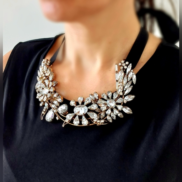 ❤️BCBGMAXAZRIA Statement Necklace - Picture 3 of 12
